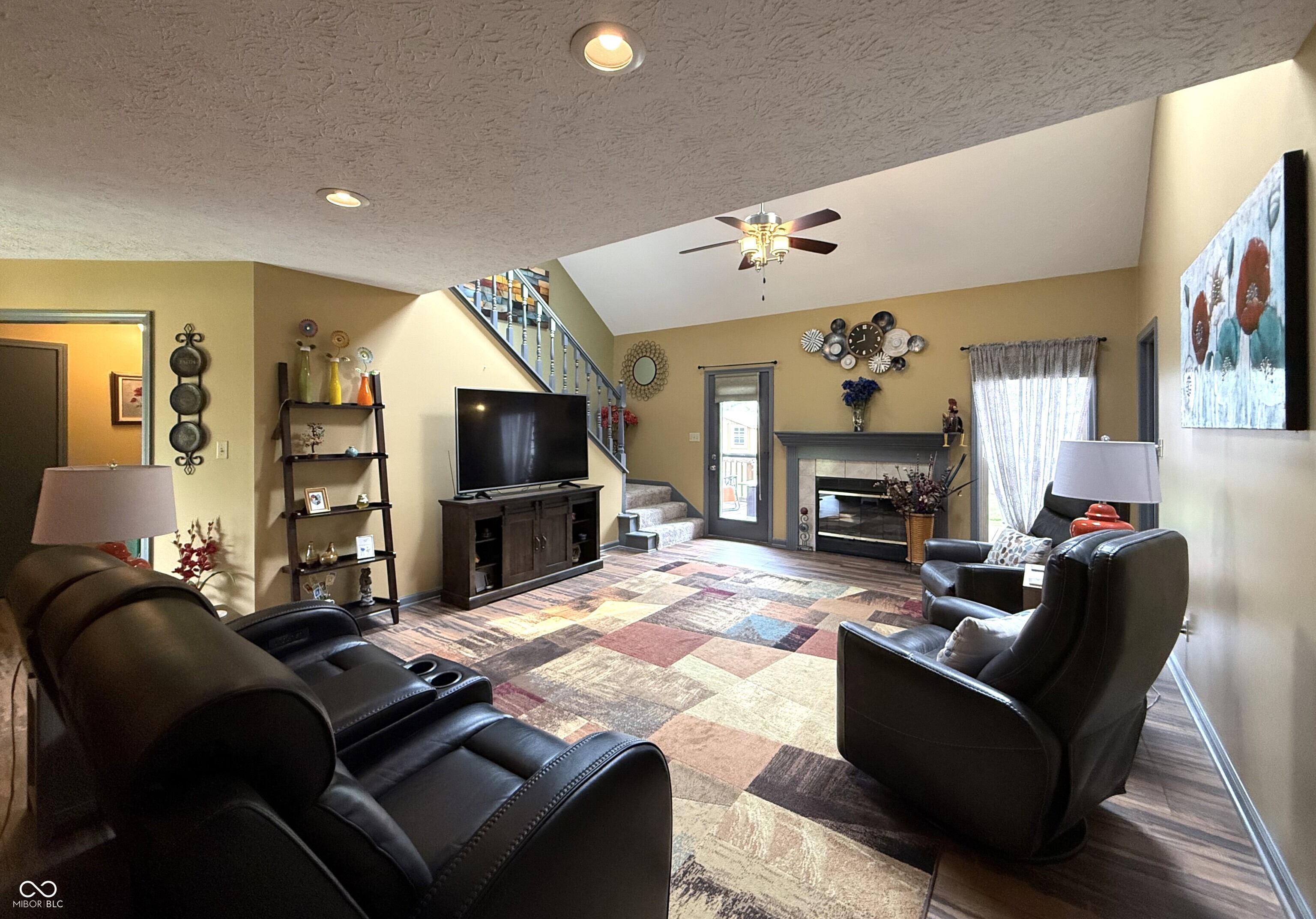 1069 Redwood Drive