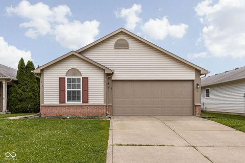Photo of 5127 Sandy Forge Drive, Indianapolis, IN 46221 (MLS # 22103612)