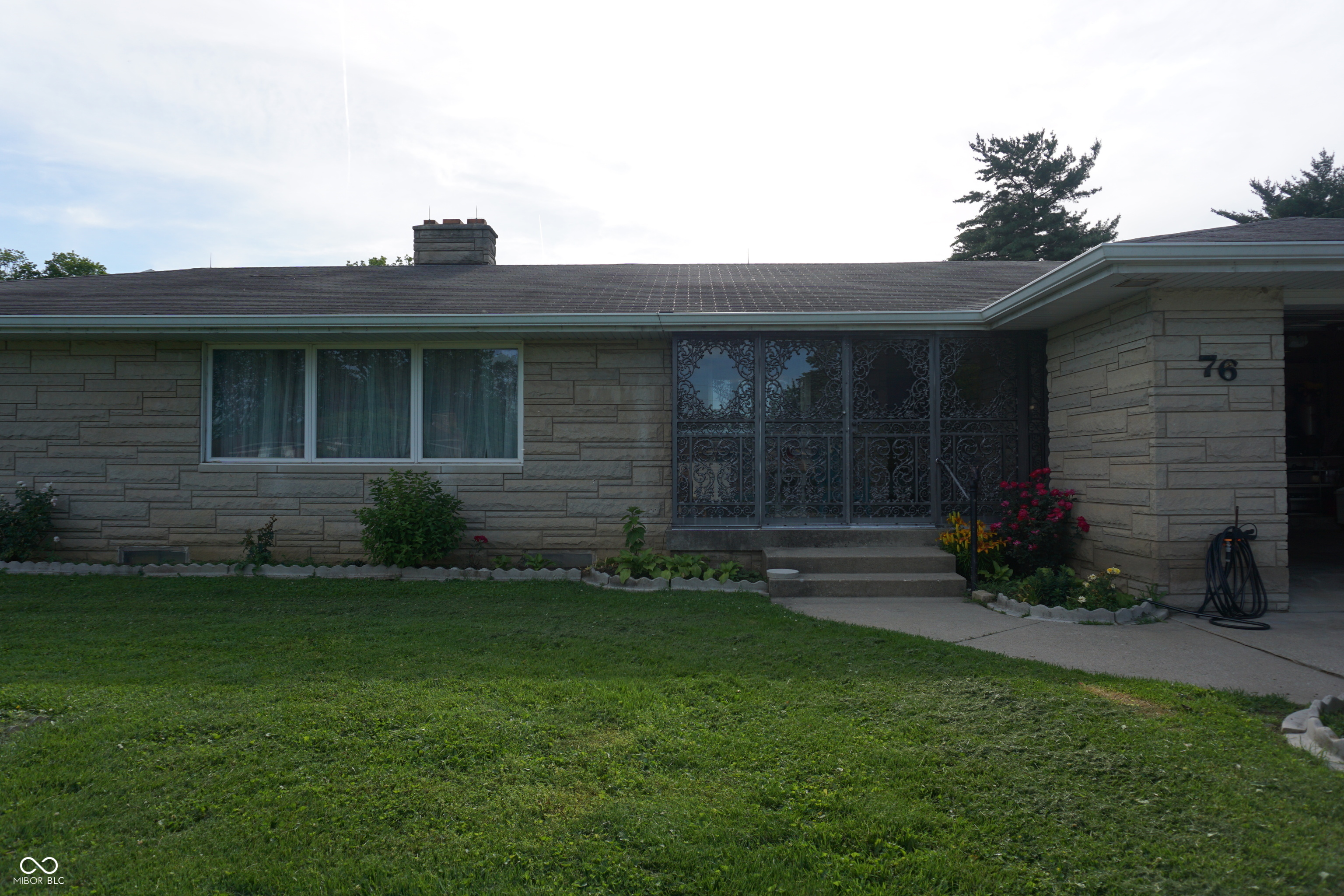 76 Kirk Drive E