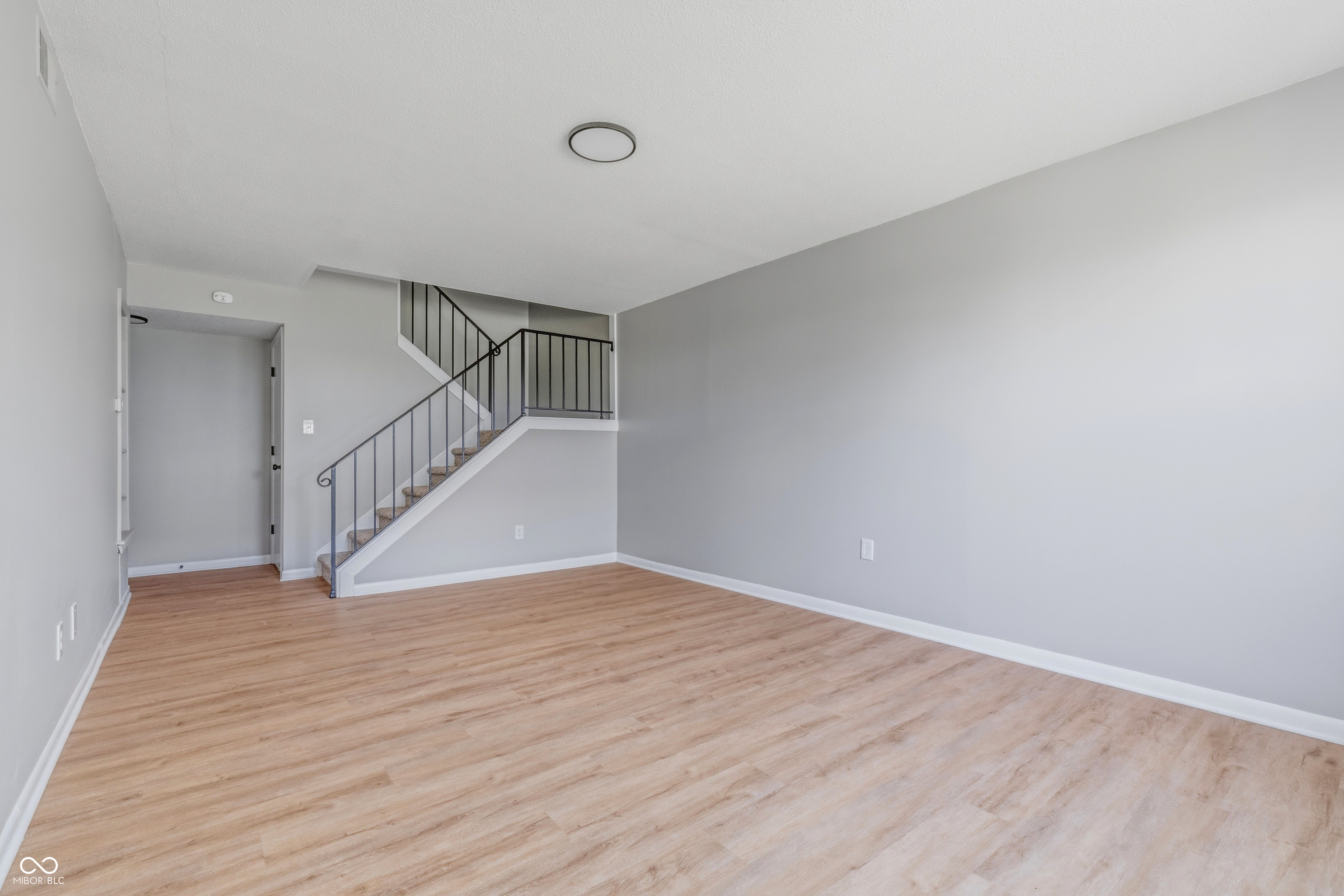 6025 Wingedfoot Court