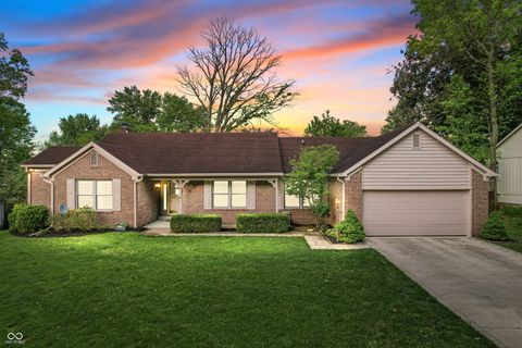 Photo of 13719 Roswell Drive, Carmel, IN 46032 (MLS # 22099207)