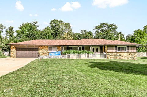 Photo of 4006 Dundee Drive, Indianapolis, IN 46237 (MLS # 22125970)