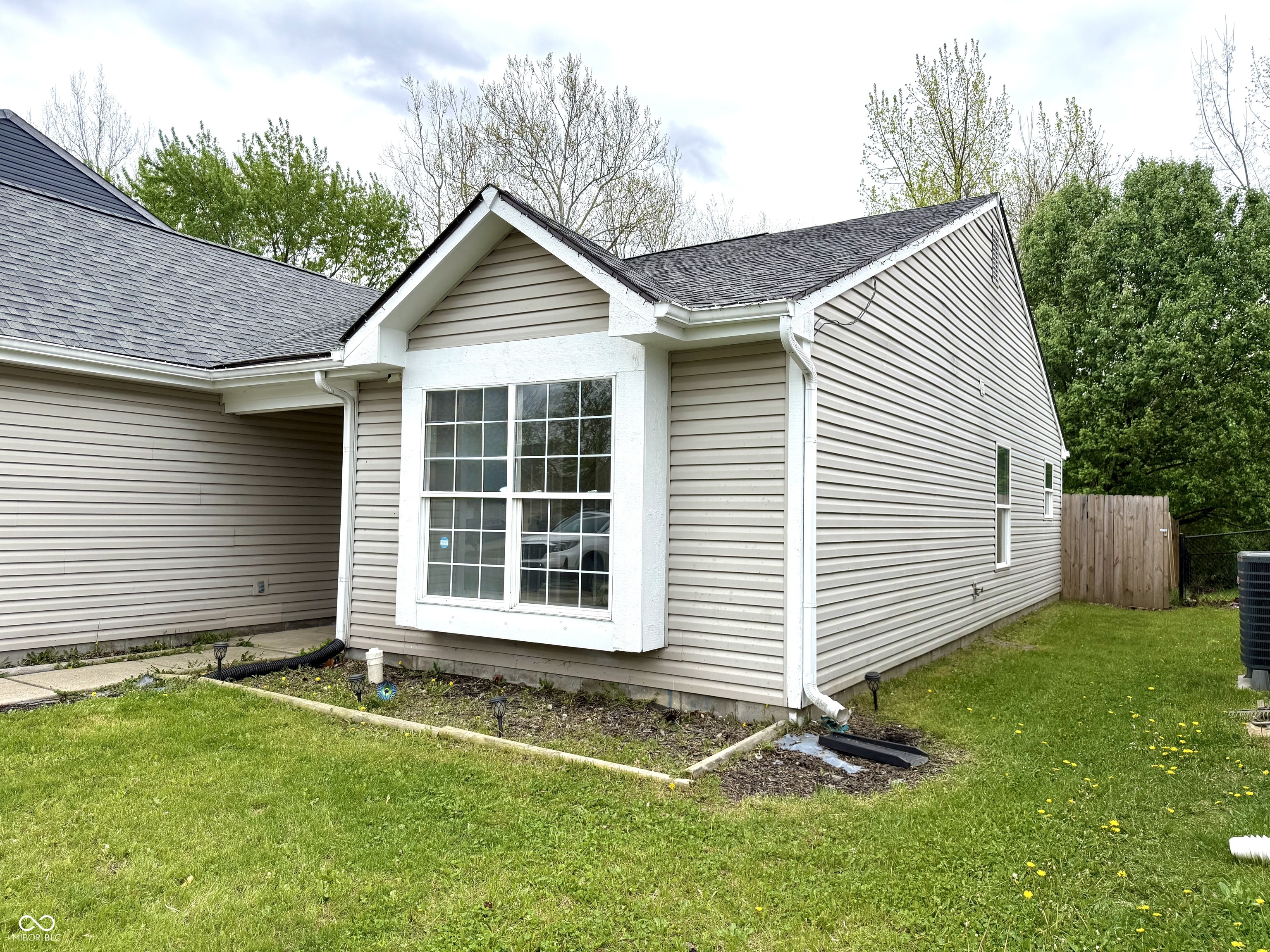 6027 Lakeside Manor Avenue