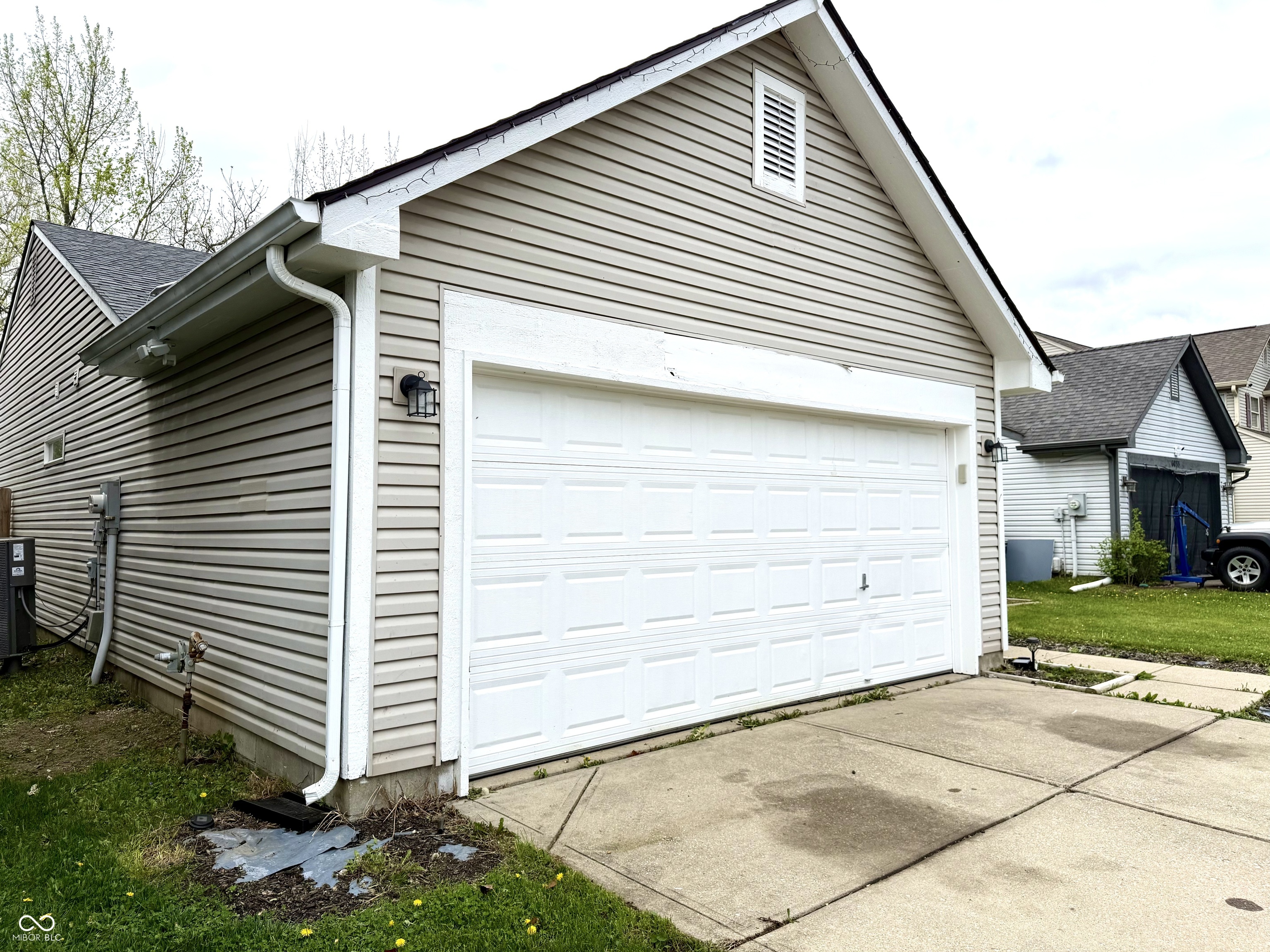 6027 Lakeside Manor Avenue