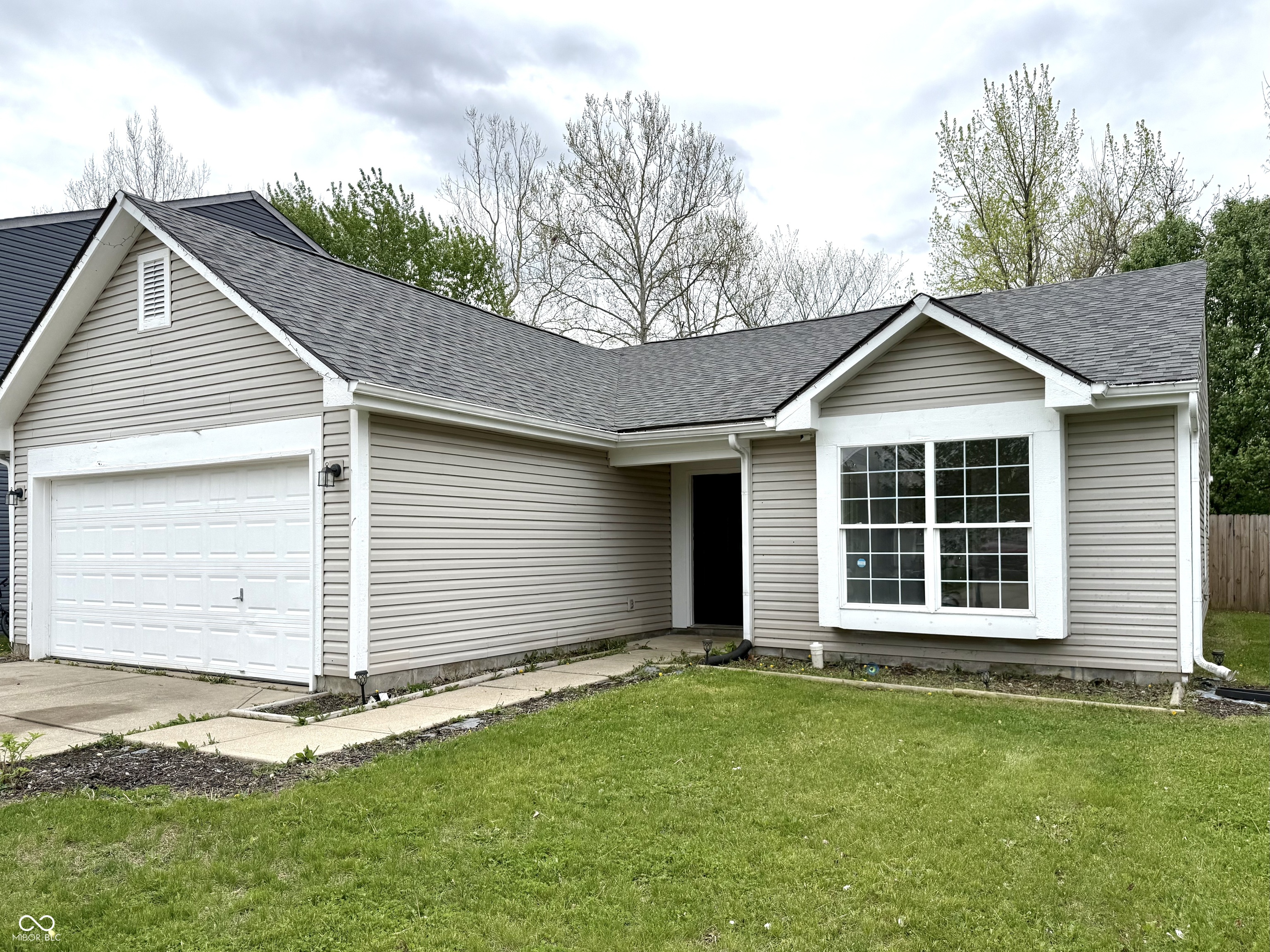 6027 Lakeside Manor Avenue