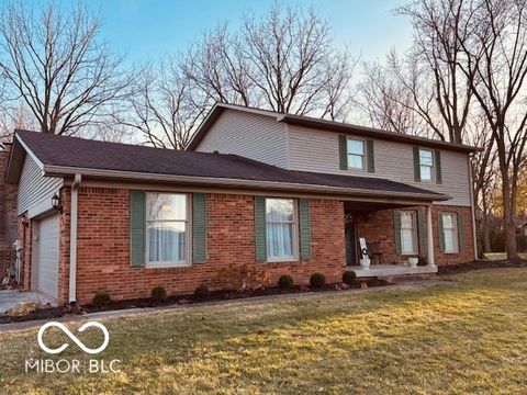 Photo of 502 Winding Trail, Greenwood, IN 46142 (MLS # 22079041)