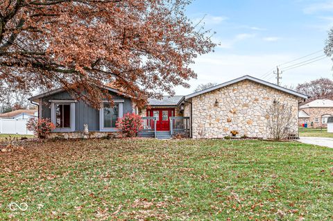 Photo of 807 Oak Court, Greenfield, IN 46140 (MLS # 22074528)