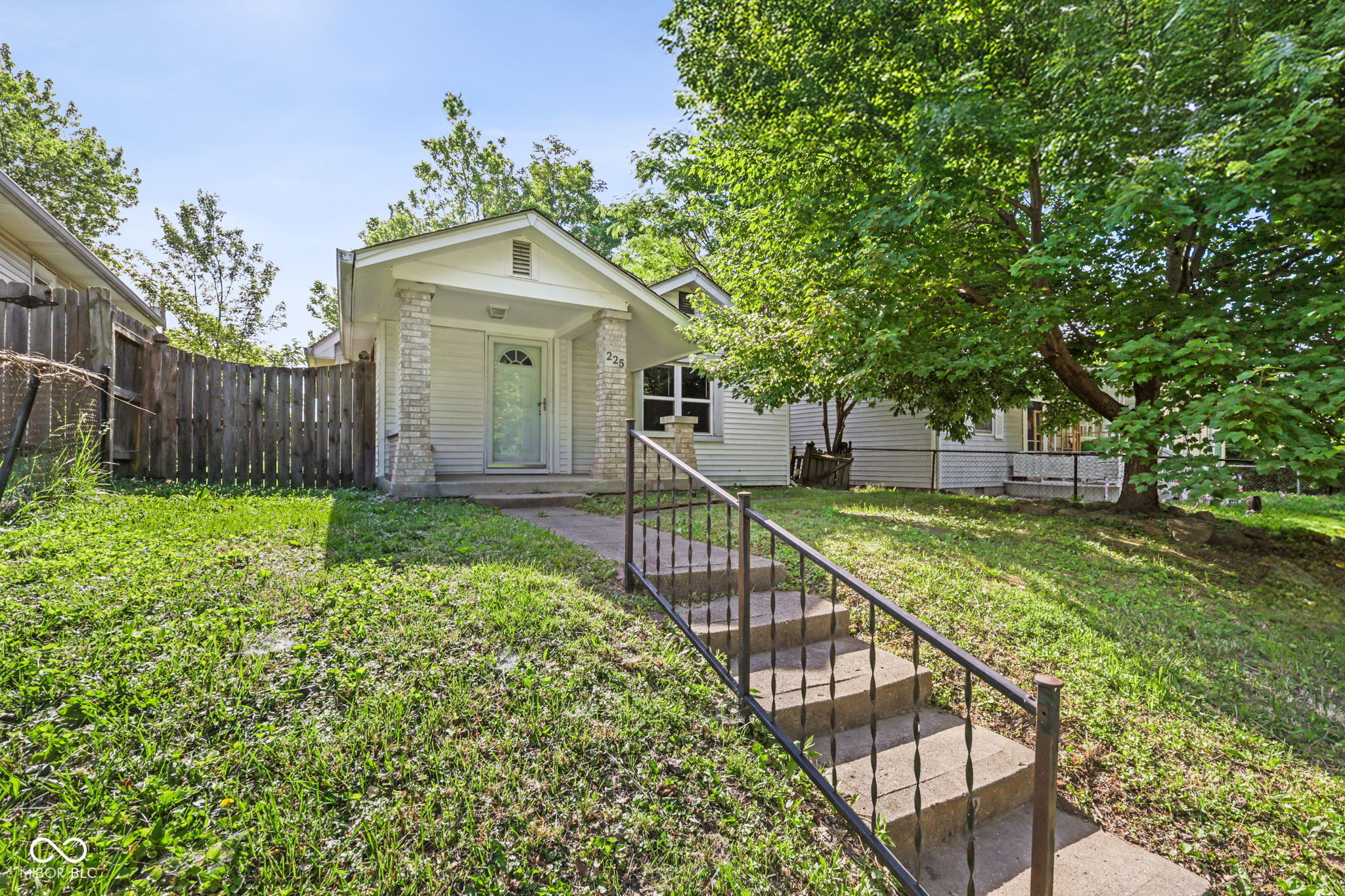 225 S 2nd Avenue