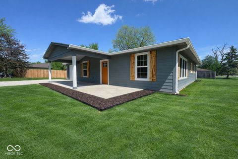 Photo of 489 Beverly Drive, Zionsville, IN 46077 (MLS # 22096147)