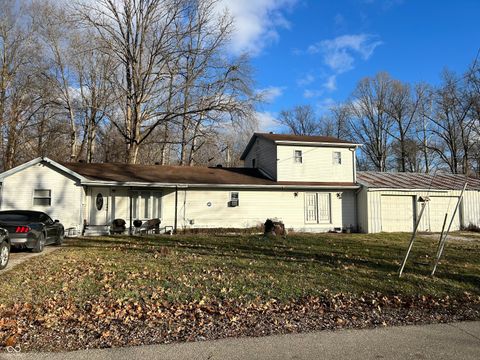 Photo of 1221 N 3rd Street, Austin, IN 47102 (MLS # 22083686)