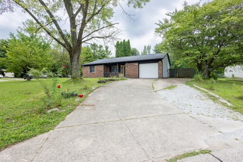 Photo of 7832 Gordon Way, Indianapolis, IN 46237 (MLS # 22119060)