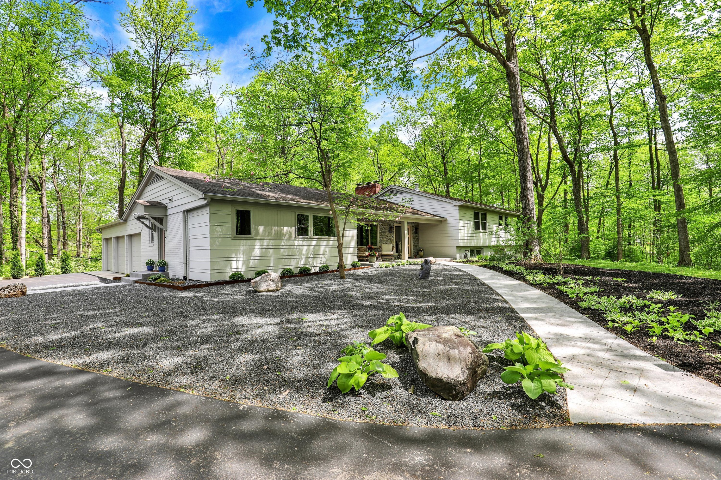 8990 Pickwick Drive