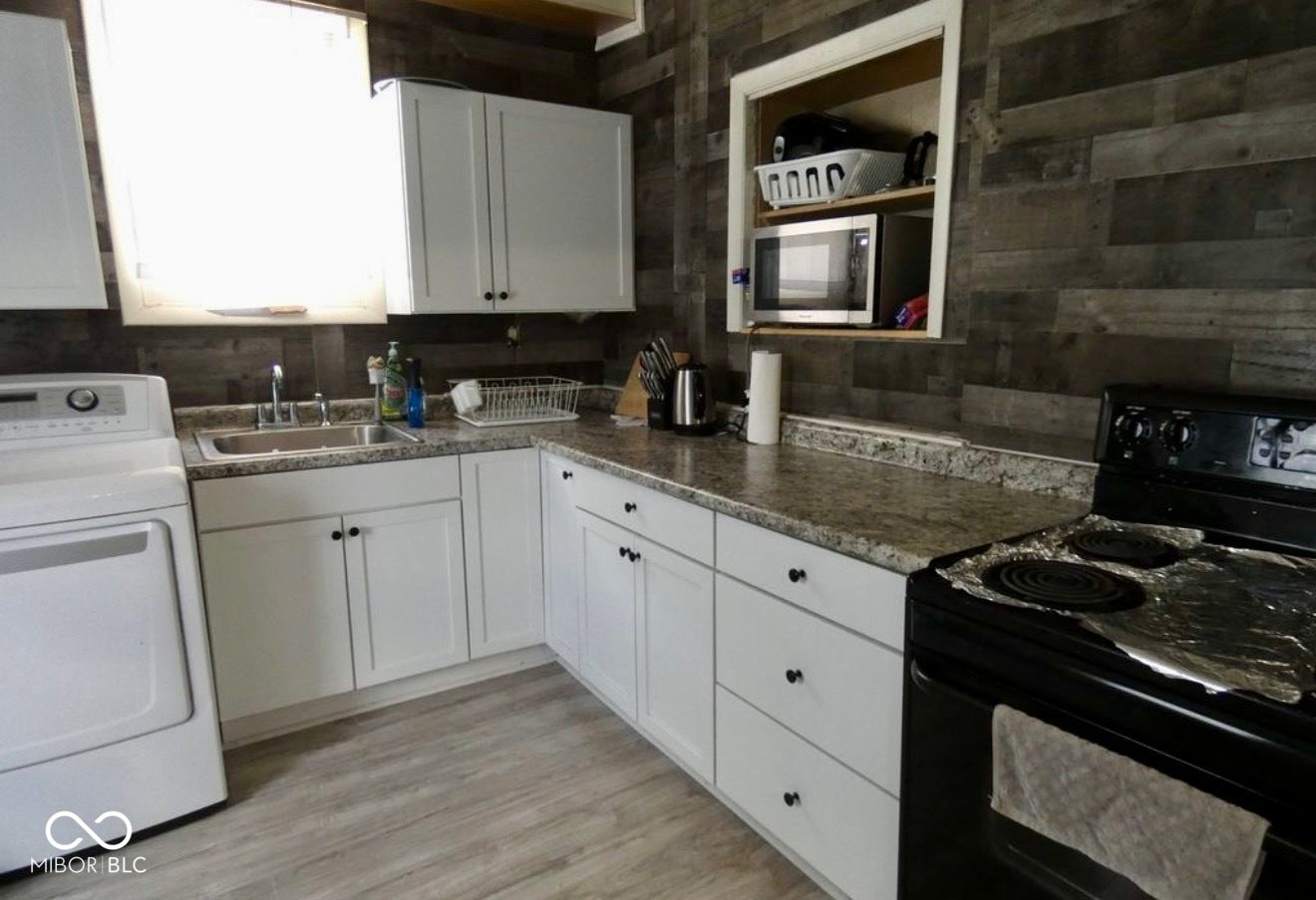 528 W 5th Street