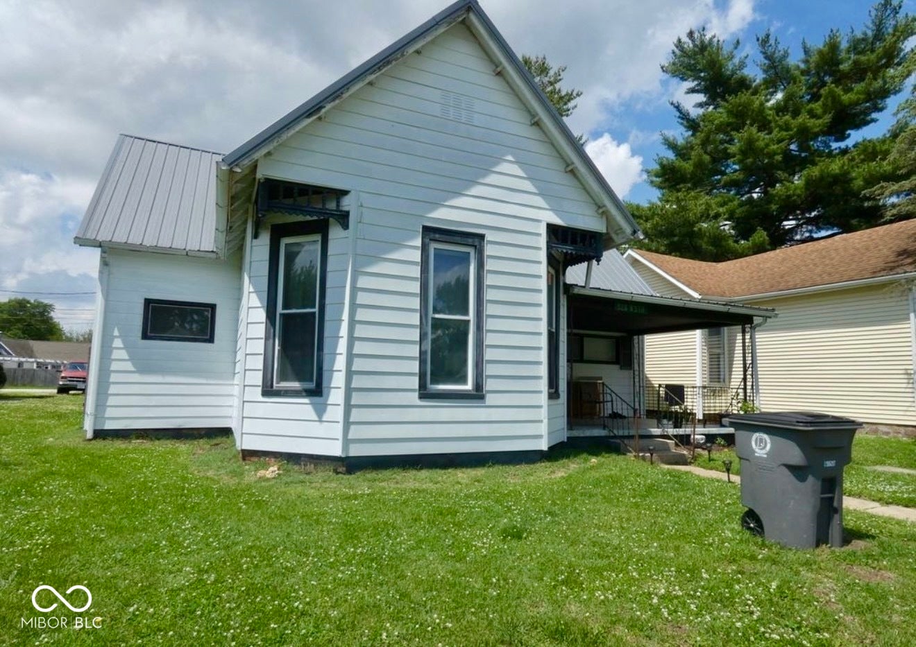 528 W 5th Street