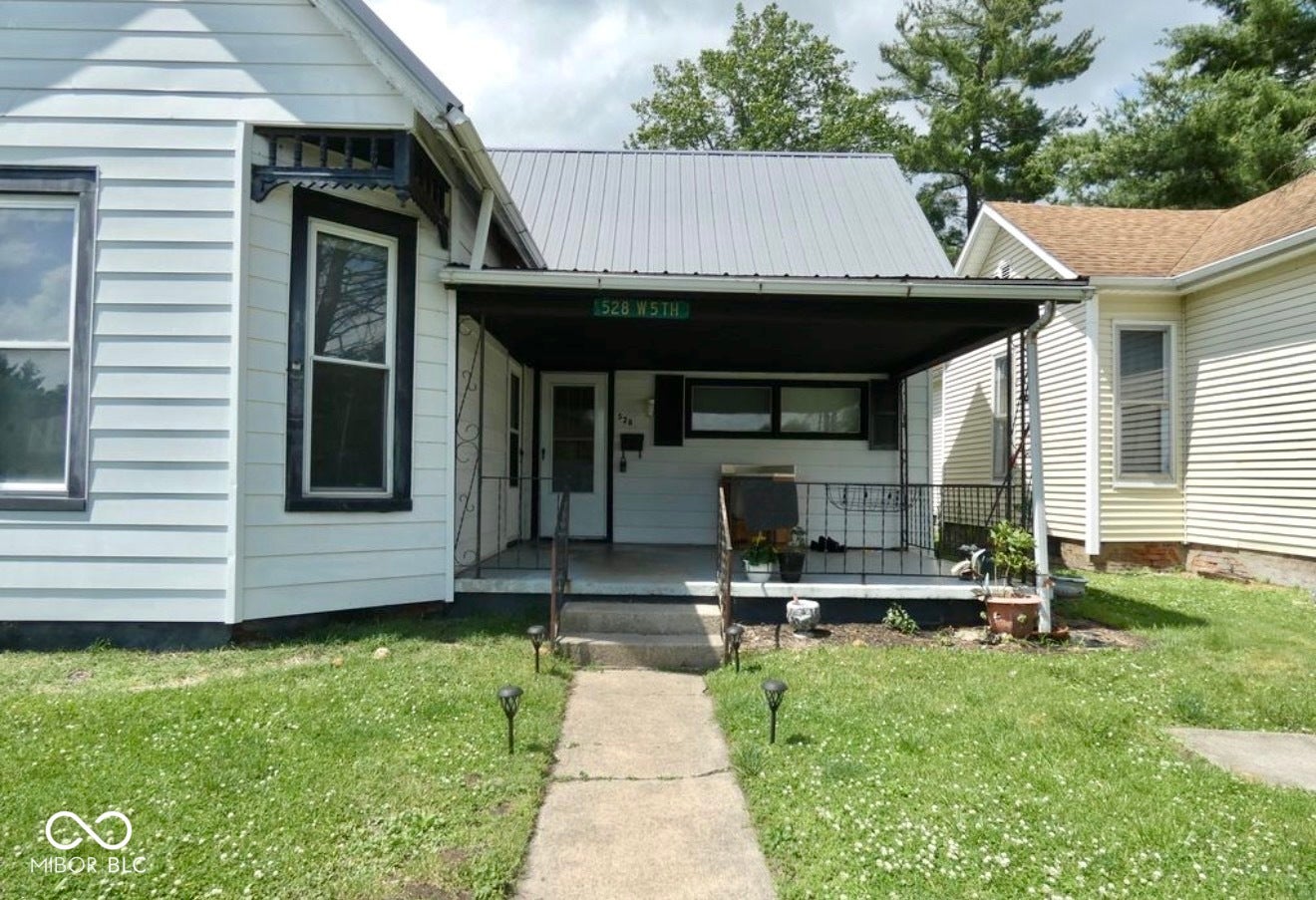 528 W 5th Street
