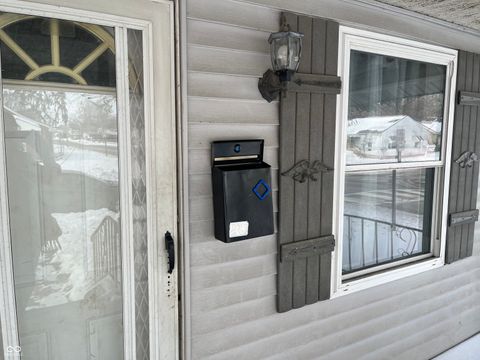 Photo of 2903 Lincoln Street, Anderson, IN 46016 (MLS # 22094775)