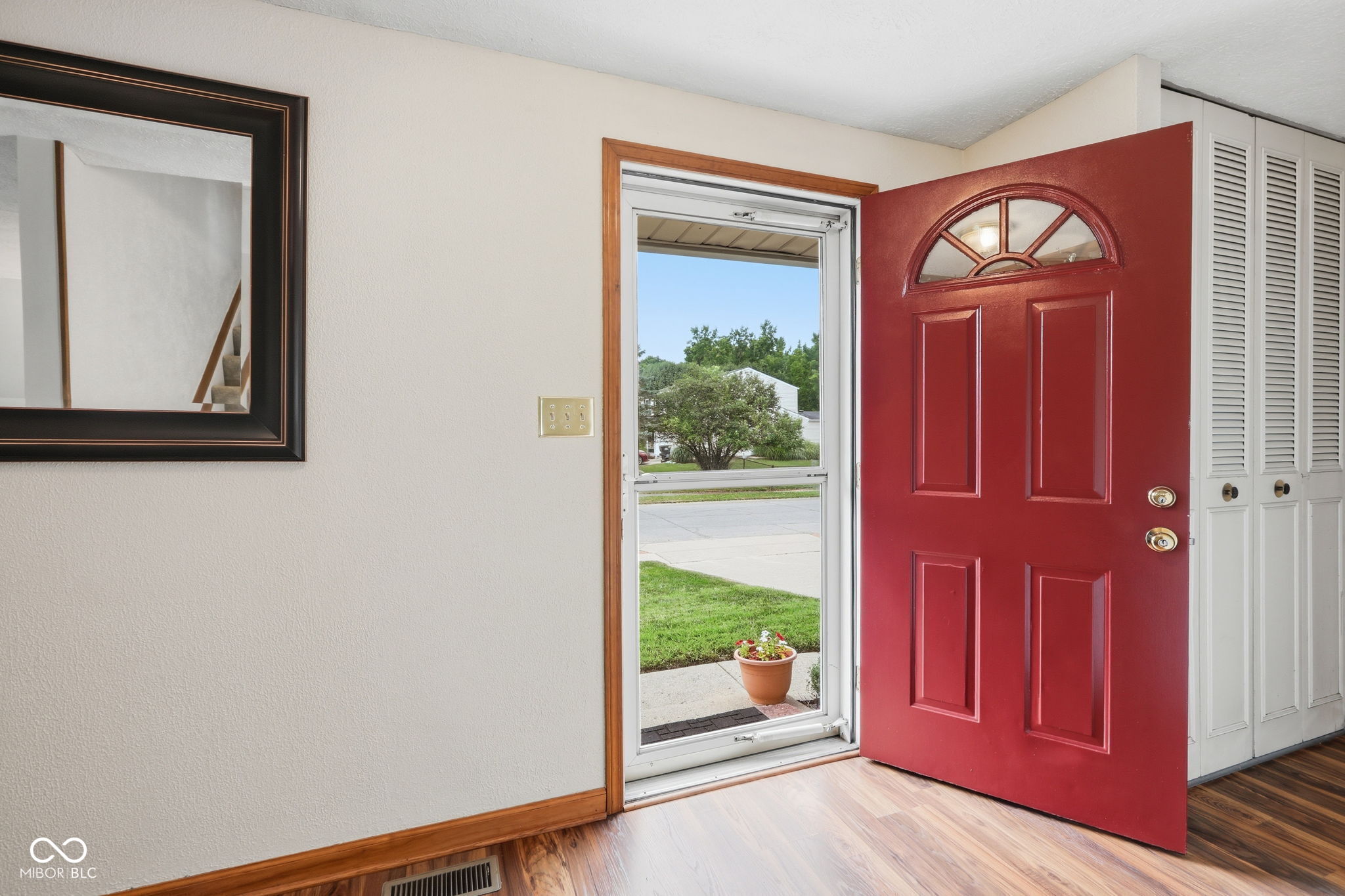1192 W Greenbriar Drive