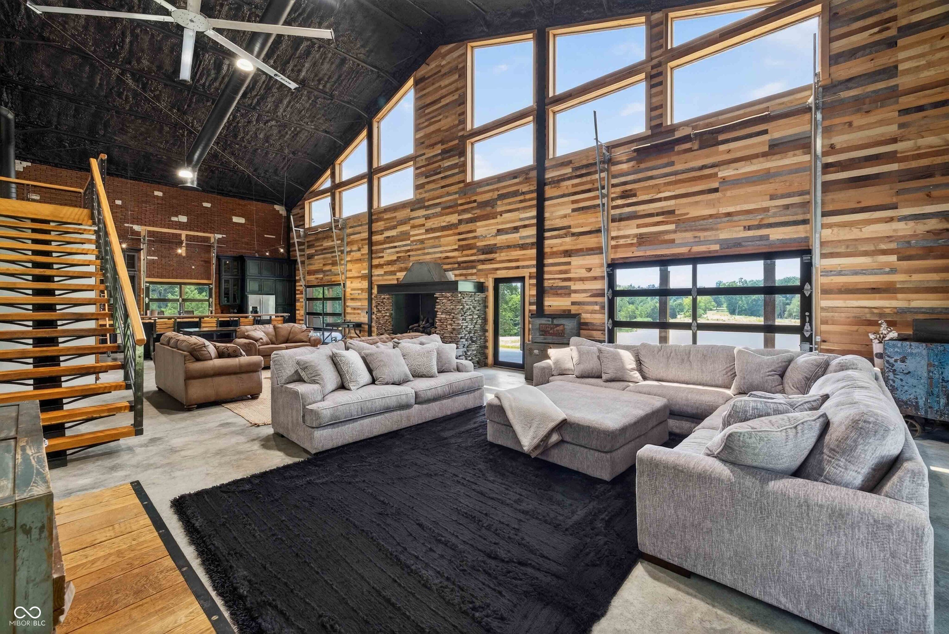2580 Ridge Road