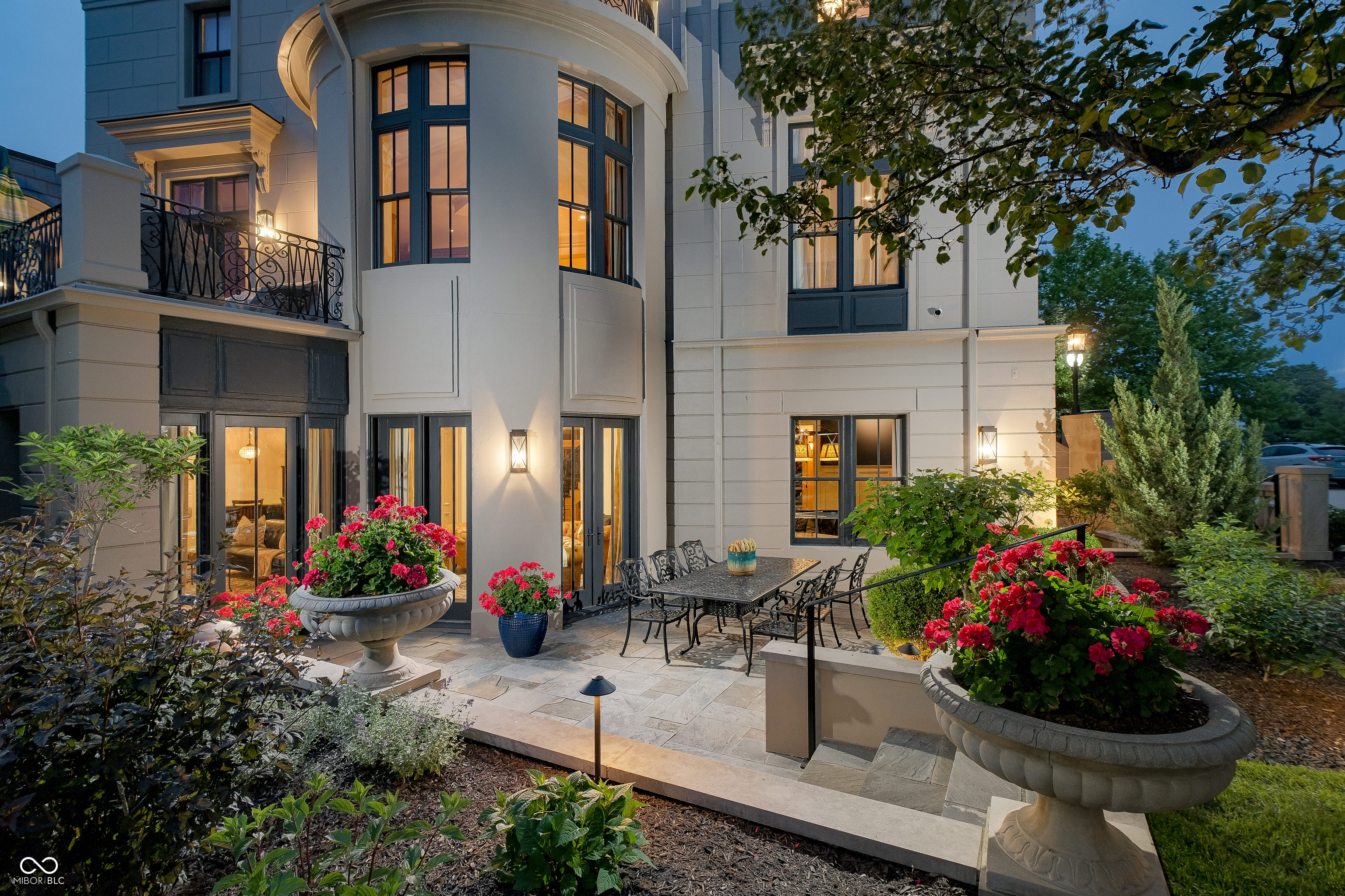 1894 Rhettsbury Street