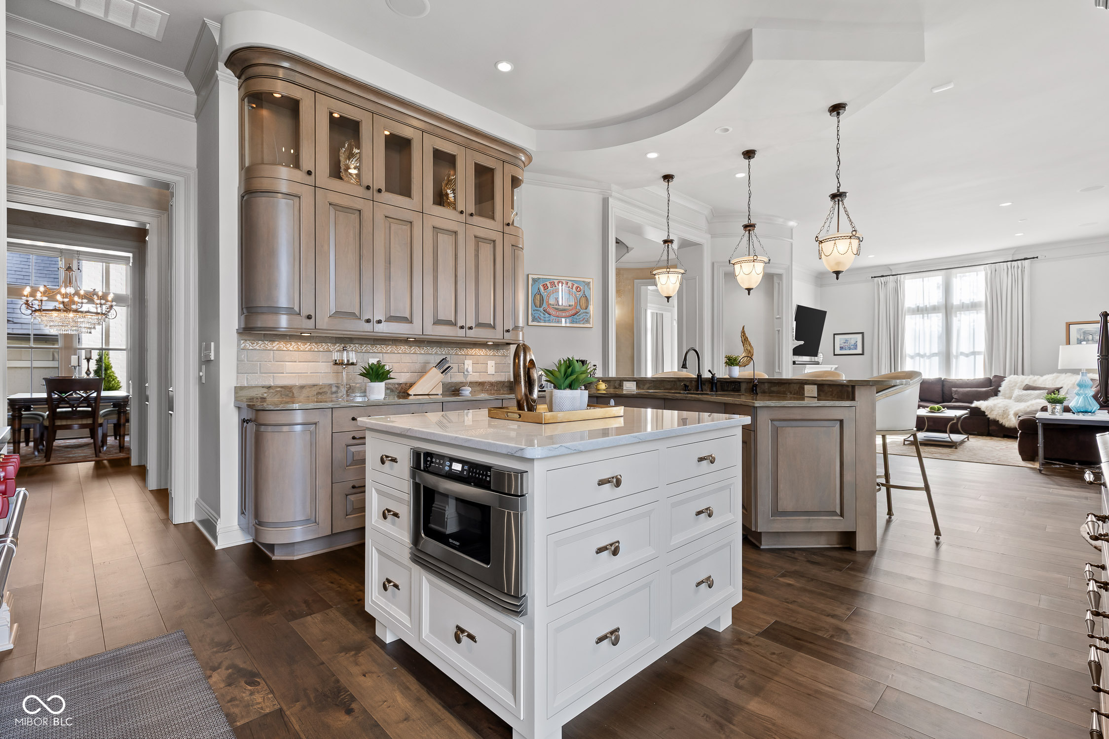 1894 Rhettsbury Street