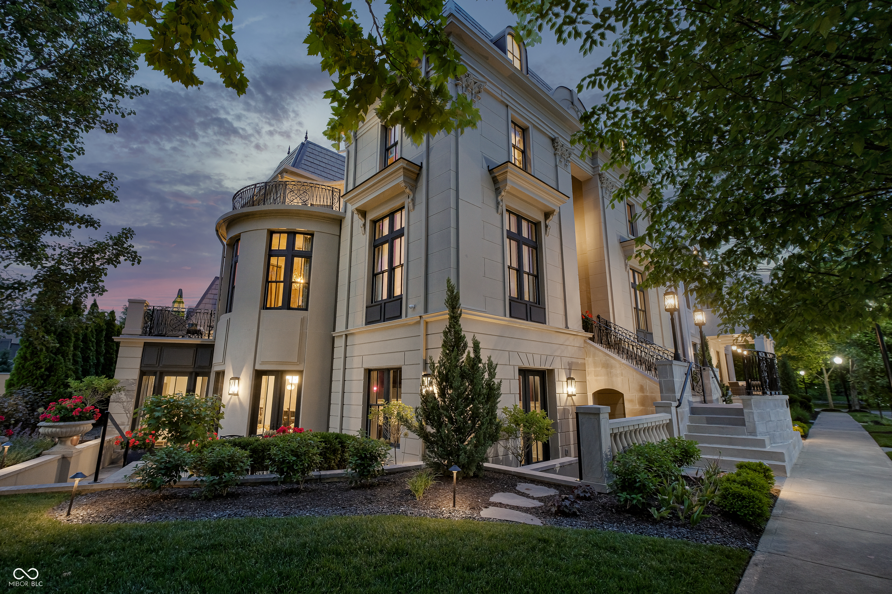 1894 Rhettsbury Street