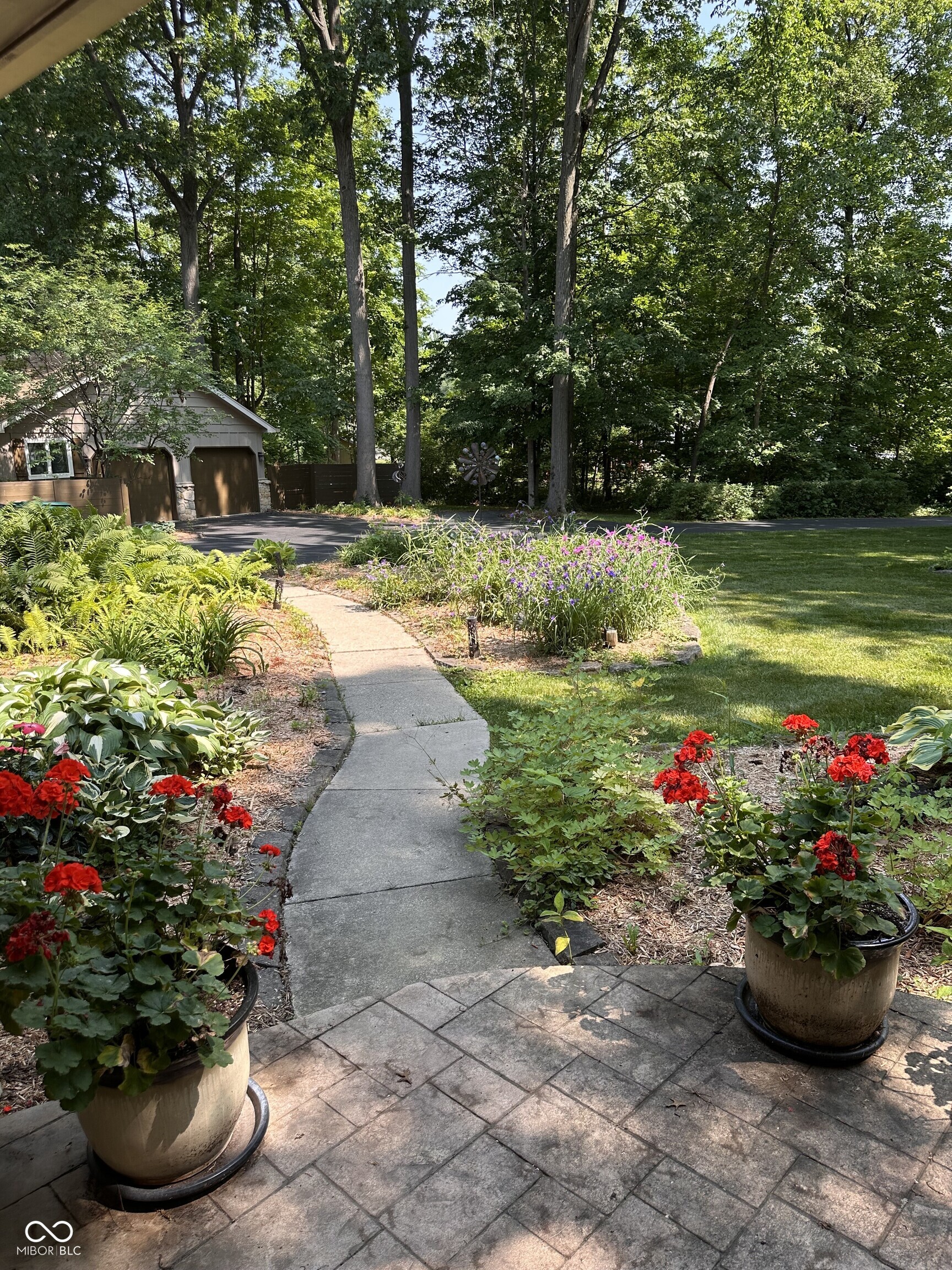 806 Woodridge Court