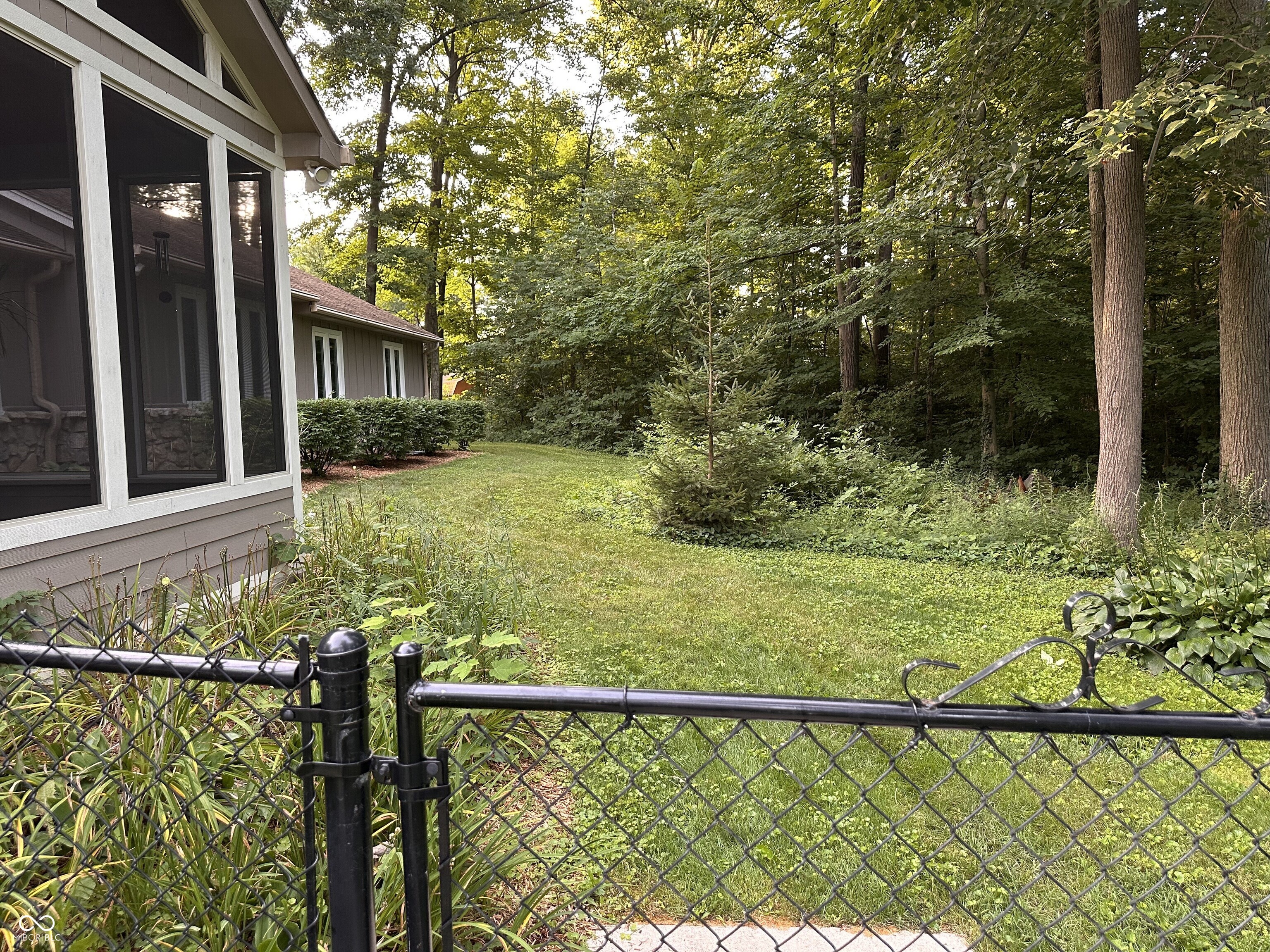 806 Woodridge Court