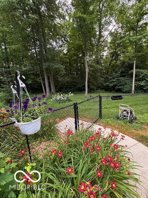 806 Woodridge Court