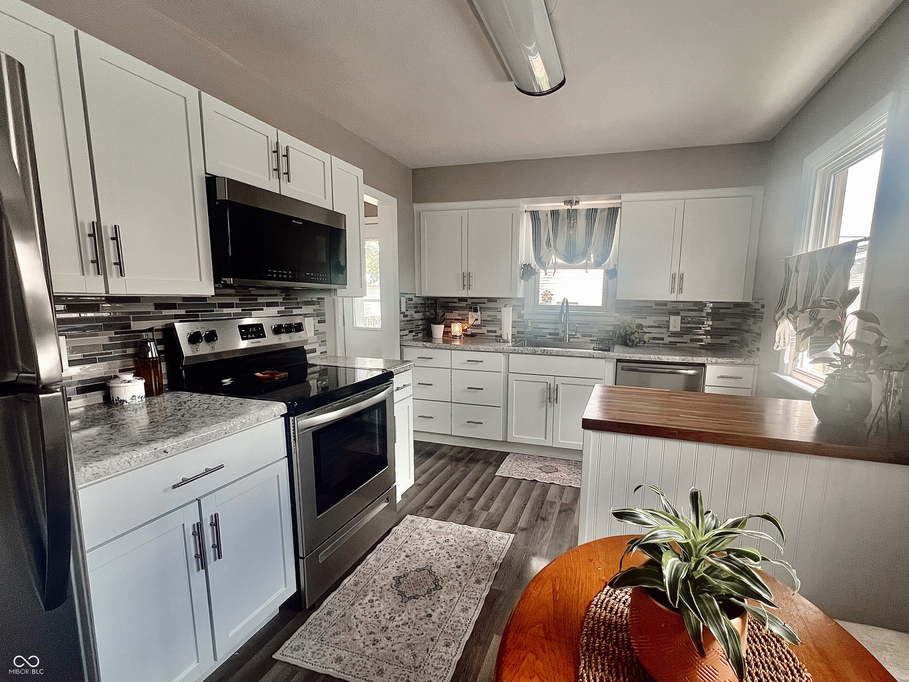 63 N 15th Avenue