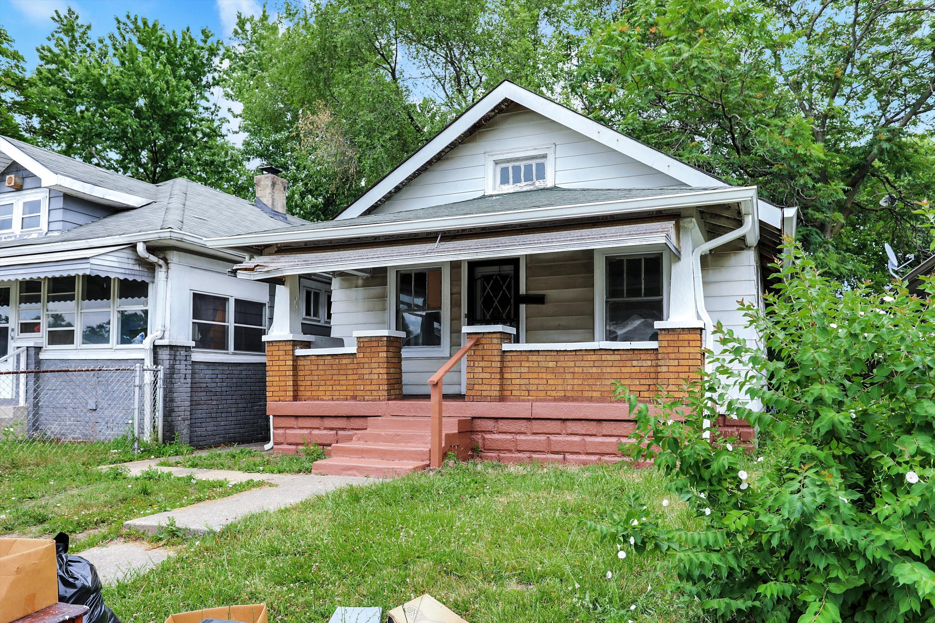 Photo 3 of 13 of 2431 Indianapolis Avenue house