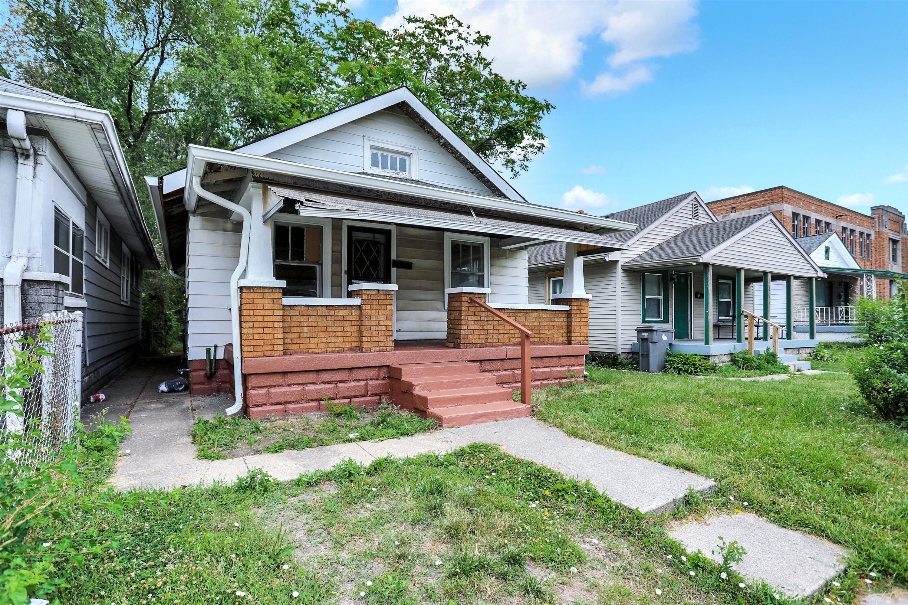 Photo 2 of 13 of 2431 Indianapolis Avenue house