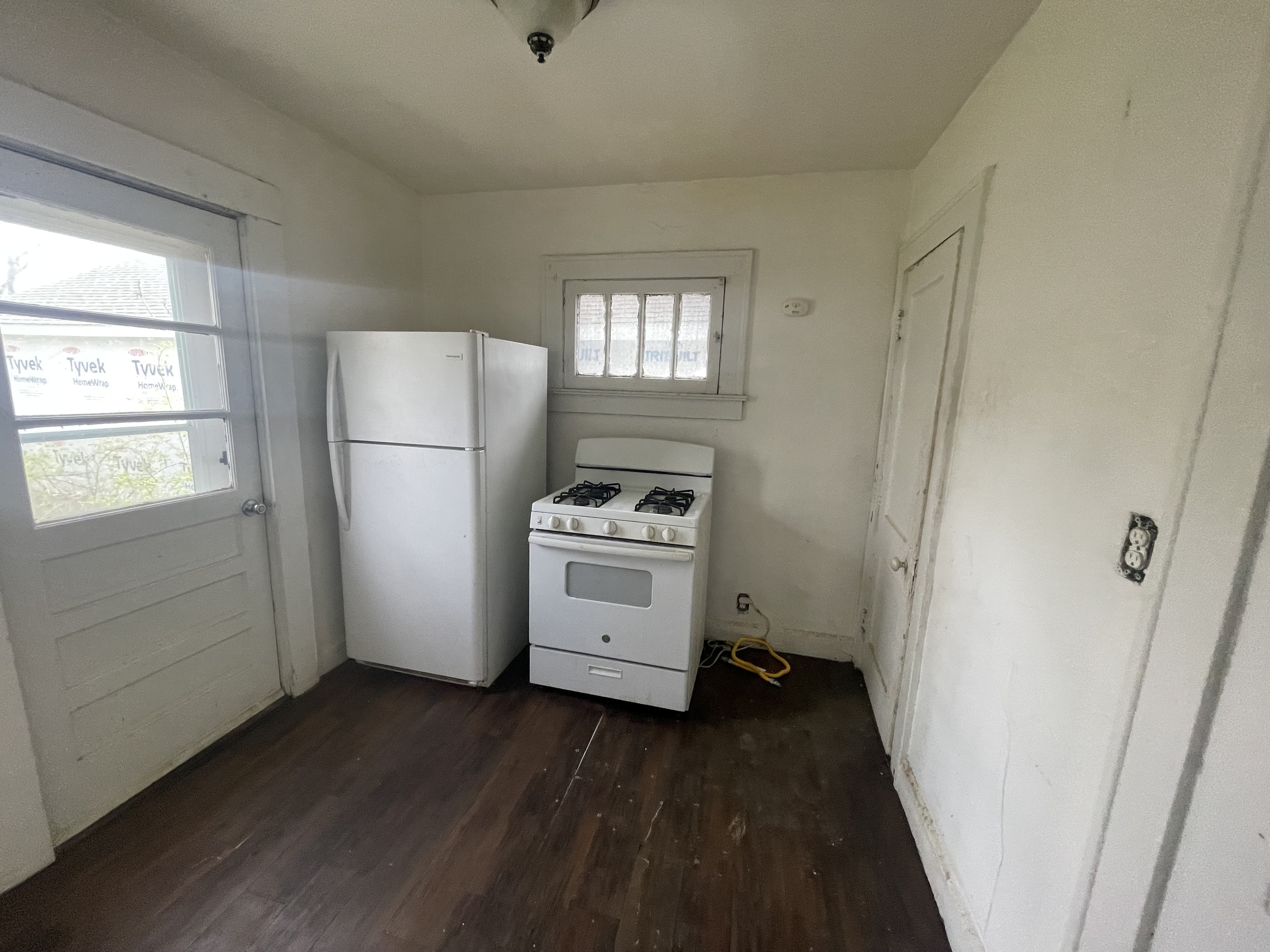 Photo 6 of 13 of 2431 Indianapolis Avenue house