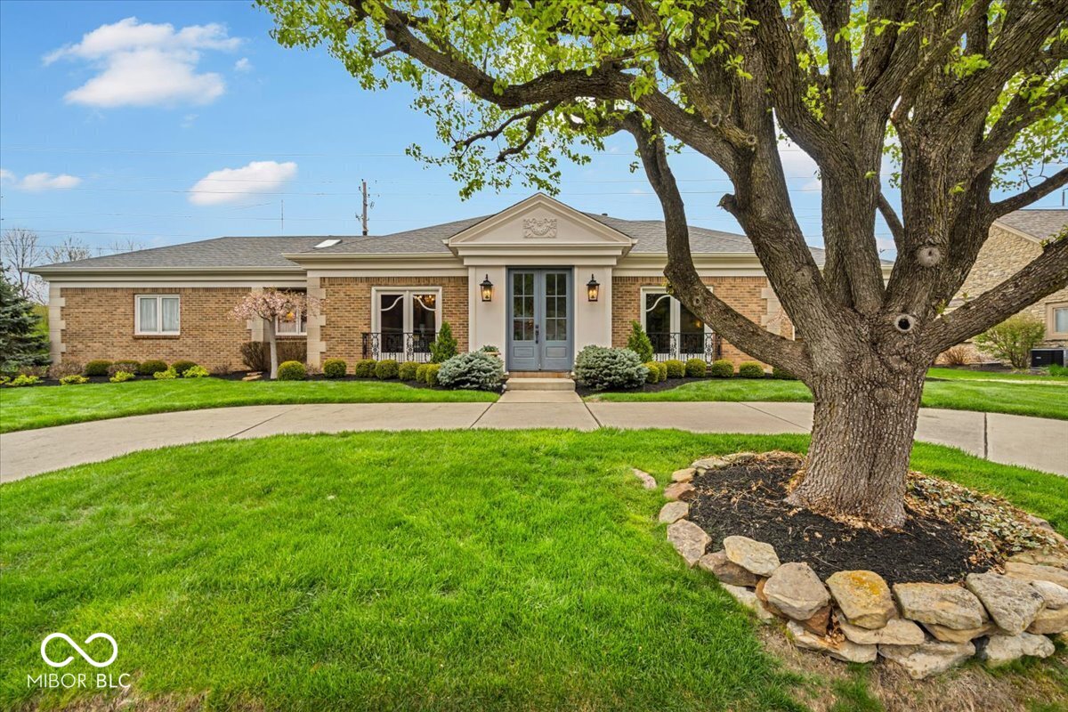958 Tamarack Cir N Drive