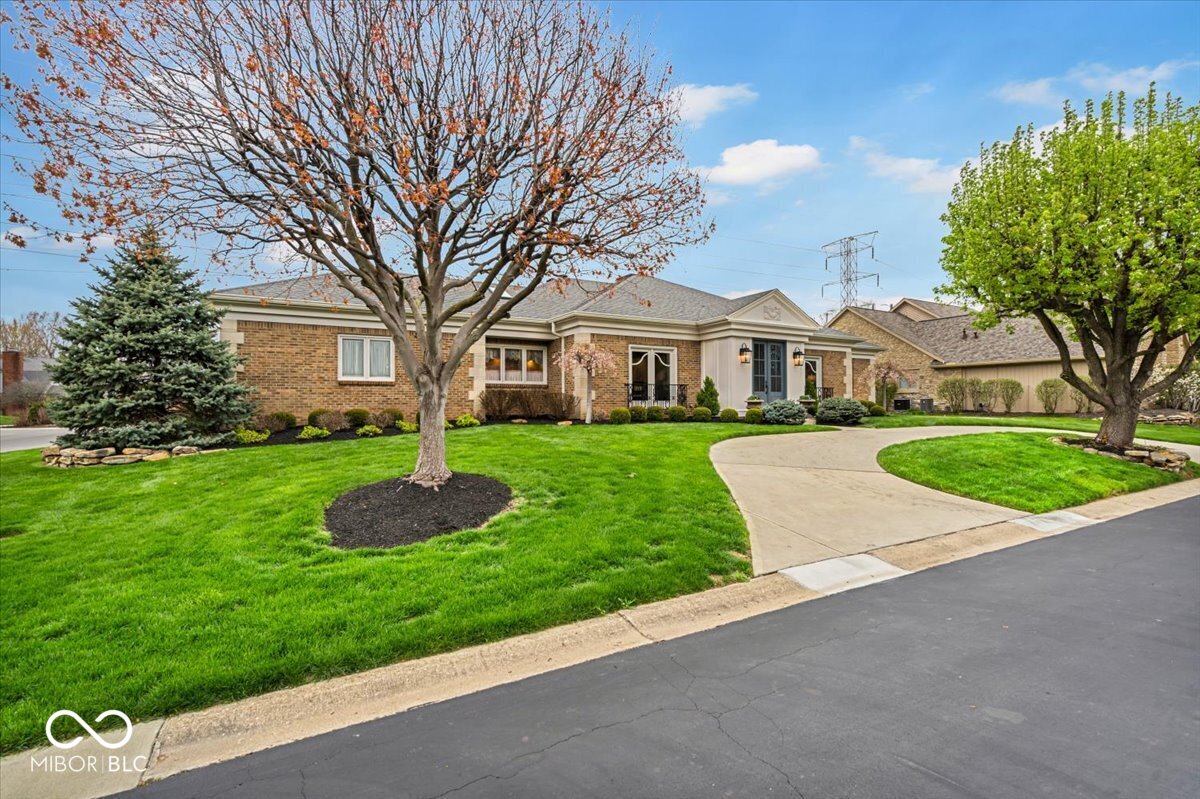 958 Tamarack Cir N Drive