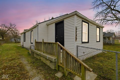 Photo of 3245 Foltz Street, Indianapolis, IN 46221 (MLS # 22079351)