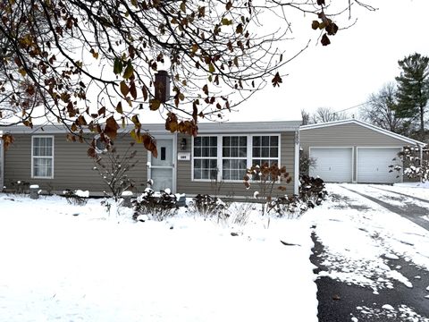 Photo of 389 Parkway Street, Whiteland, IN 46184 (MLS # 22075414)