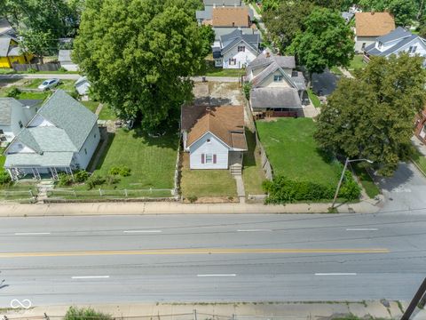 Photo of 2808 W 10th Street, Indianapolis, IN 46222 (MLS # 22089543)