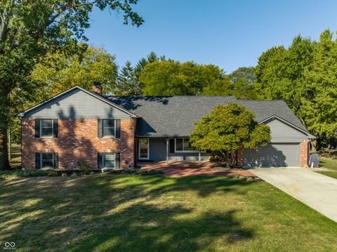 Photo of 10726 Lakeview Drive, Carmel, IN 46033 (MLS # 22067882)