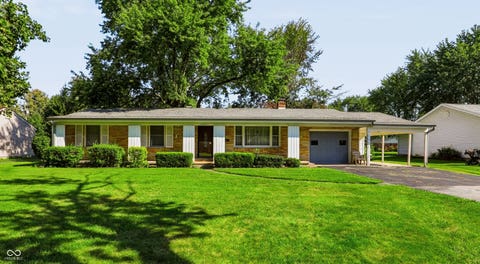 Photo of 1302 E Jefferson Street, Franklin, IN 46131 (MLS # 22122047)