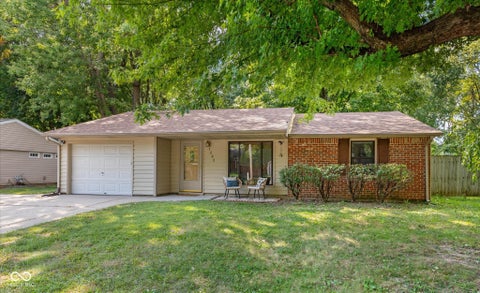 Photo of 1262 Barefoot Trail, Greenwood, IN 46142 (MLS # 22098434)