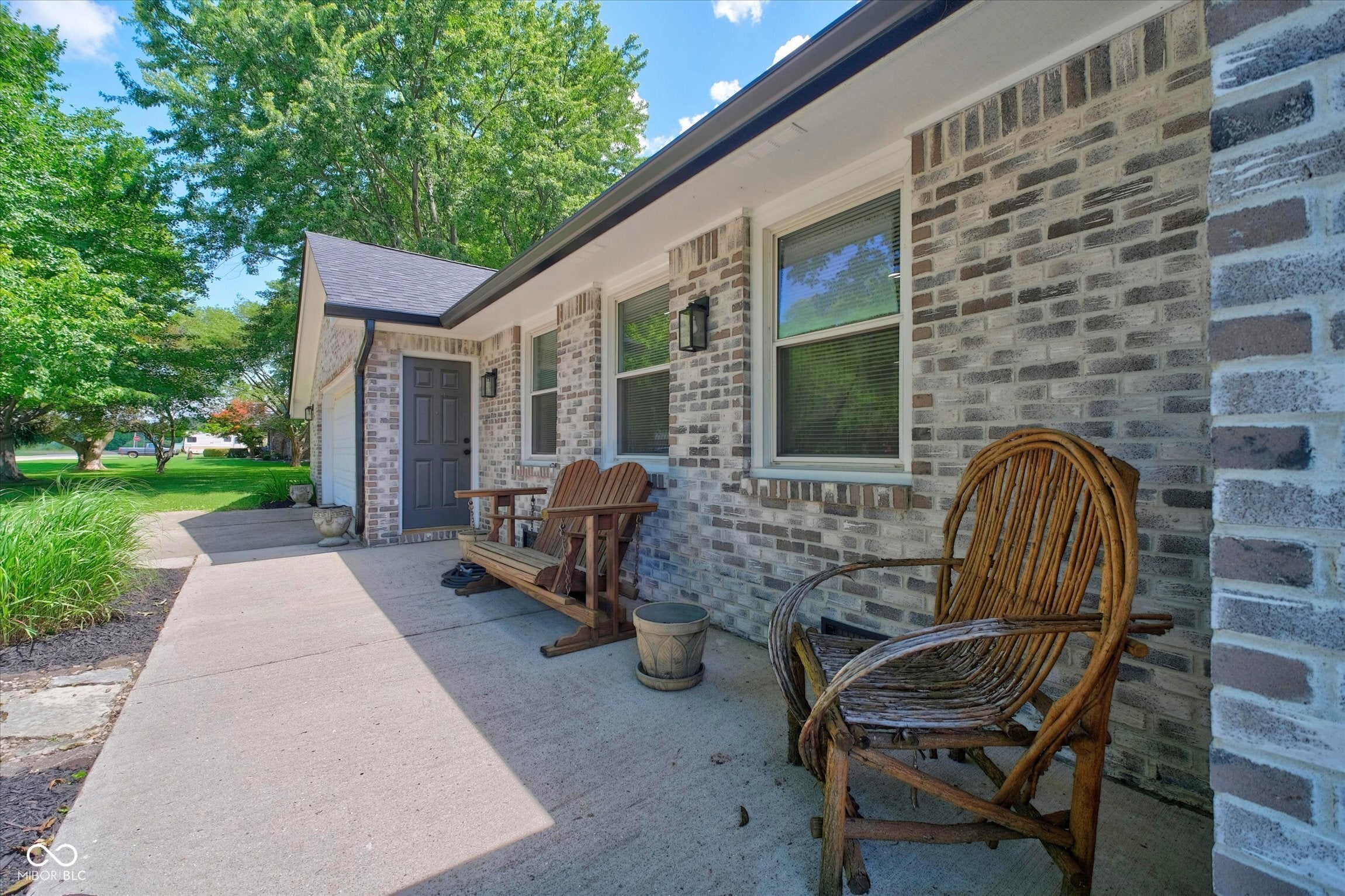 1492 Woodscliff Drive