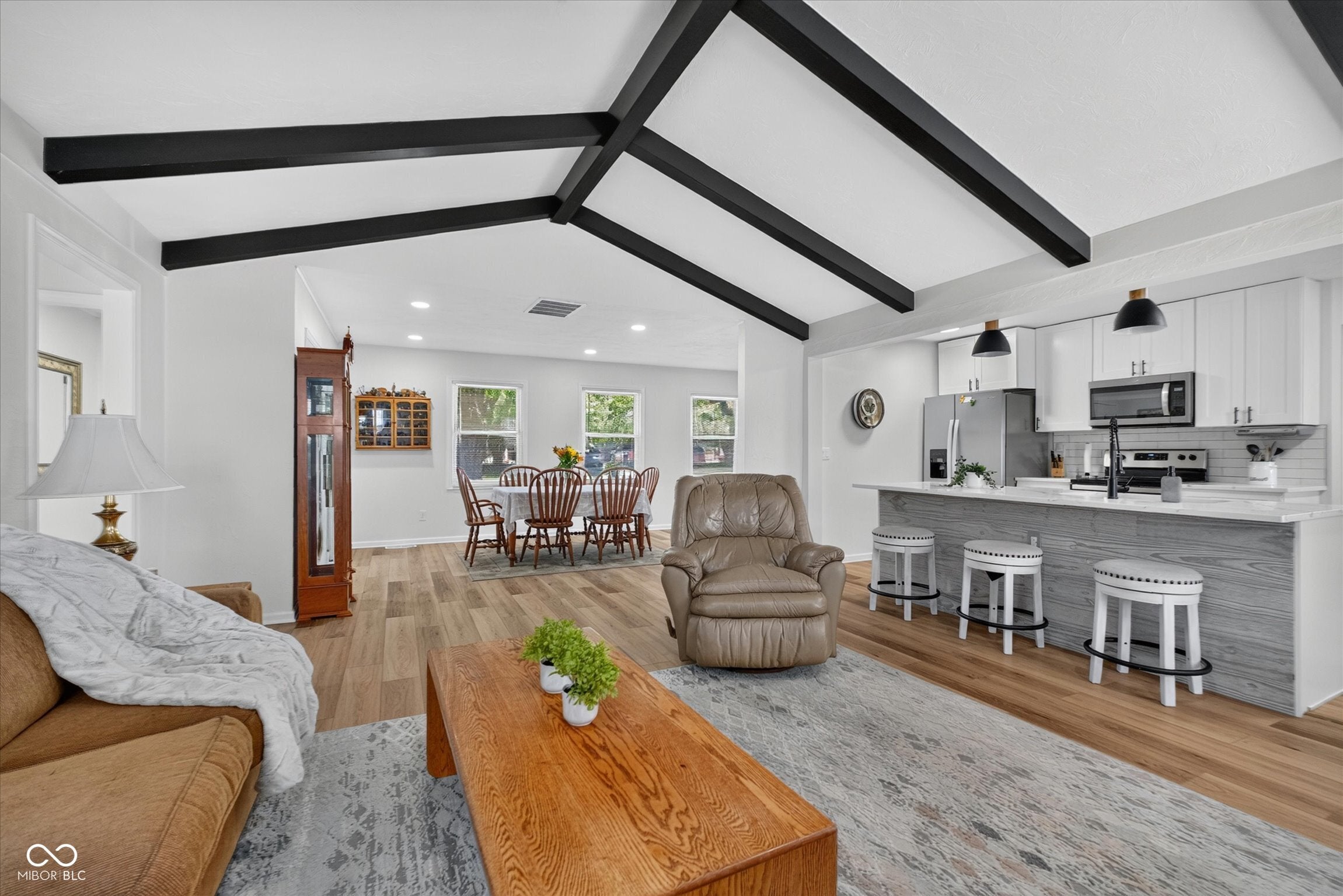 1492 Woodscliff Drive