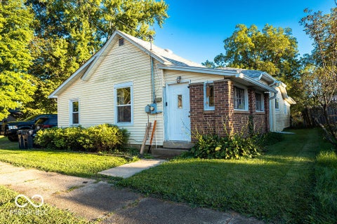 Photo of 215 E Maple Street, Spiceland, IN 47385 (MLS # 22126265)