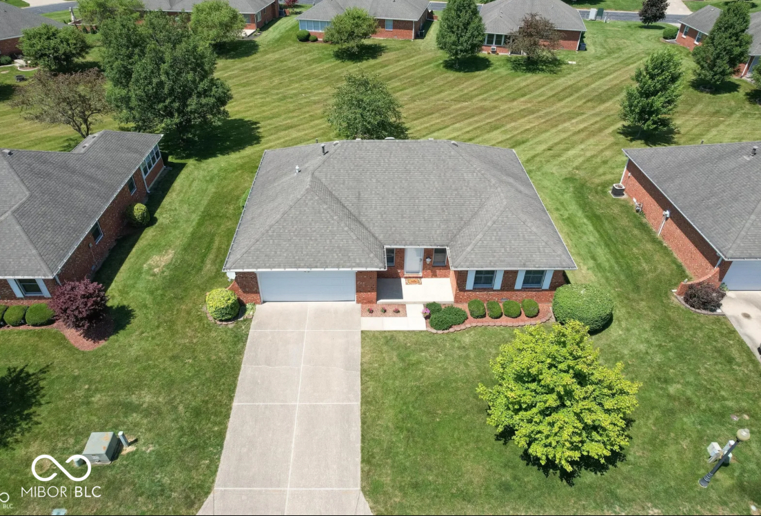 370 Vinewood Drive S