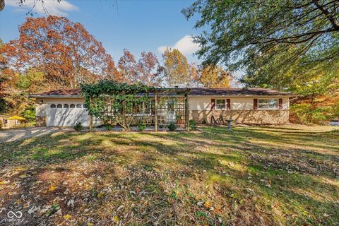 Photo of 9245 E Woodview Drive, Bloomington, IN 47401 (MLS # 22091903)