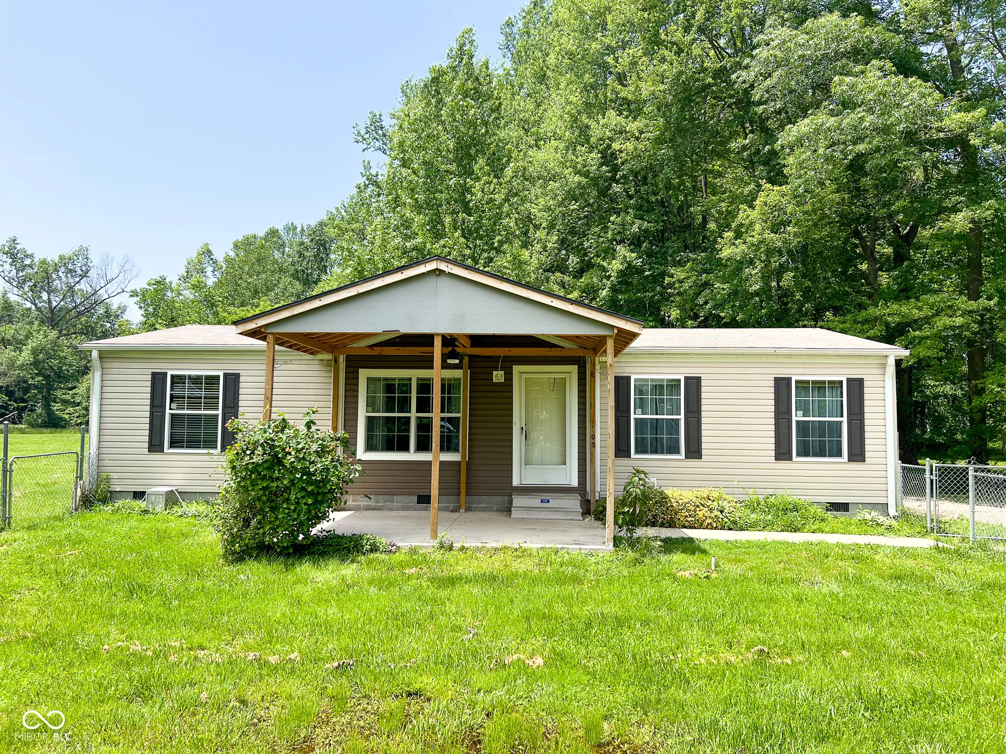 Columbus, Indiana 47201, United States, 3 Bedrooms Bedrooms, ,2 BathroomsBathrooms,Residential,Active,88936