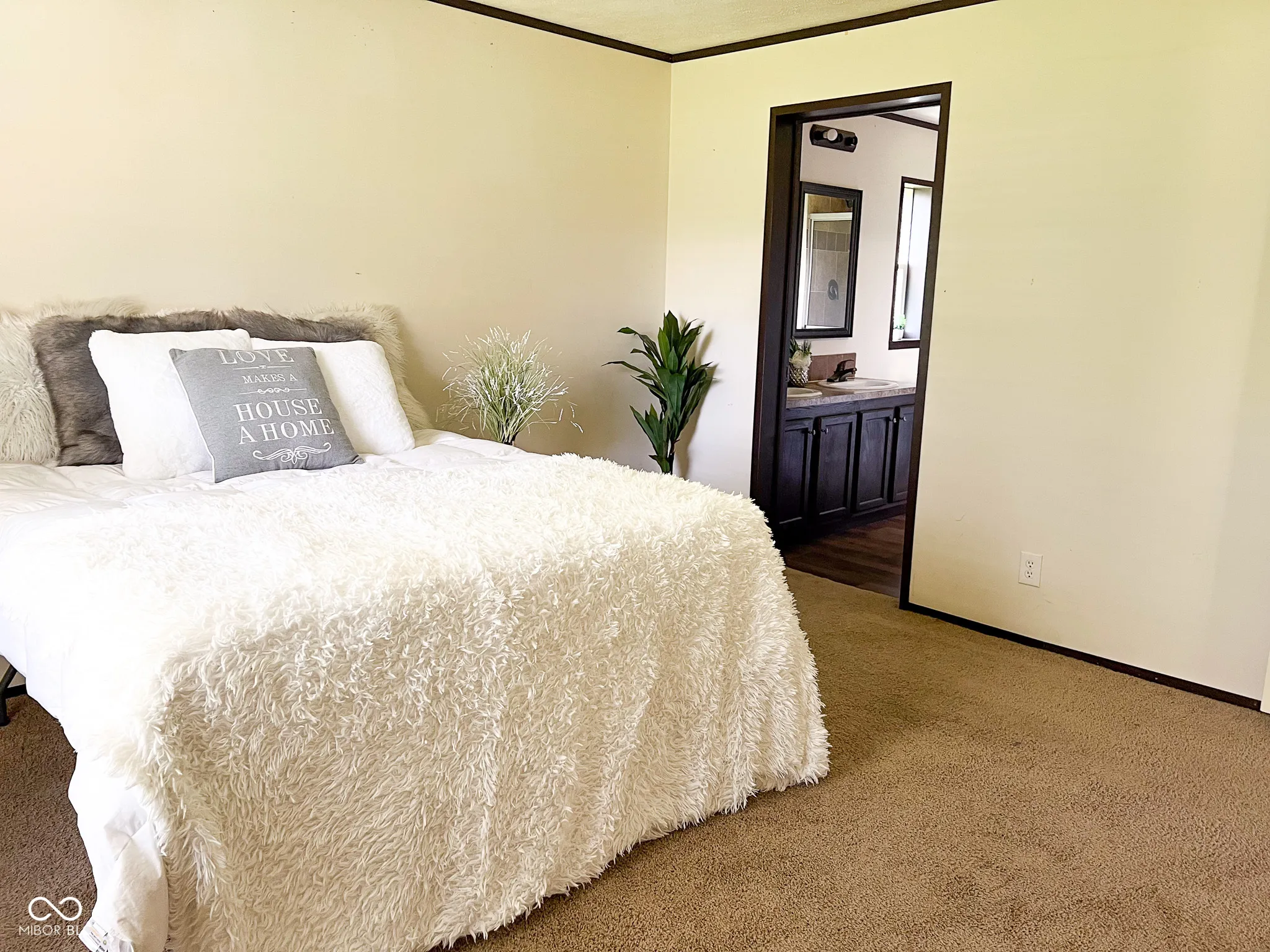 Columbus, Indiana 47201, United States, 3 Bedrooms Bedrooms, ,2 BathroomsBathrooms,Residential,Active,88936