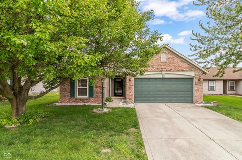 Photo of 164 Meadow Glen Drive, Avon, IN 46123 (MLS # 22101996)