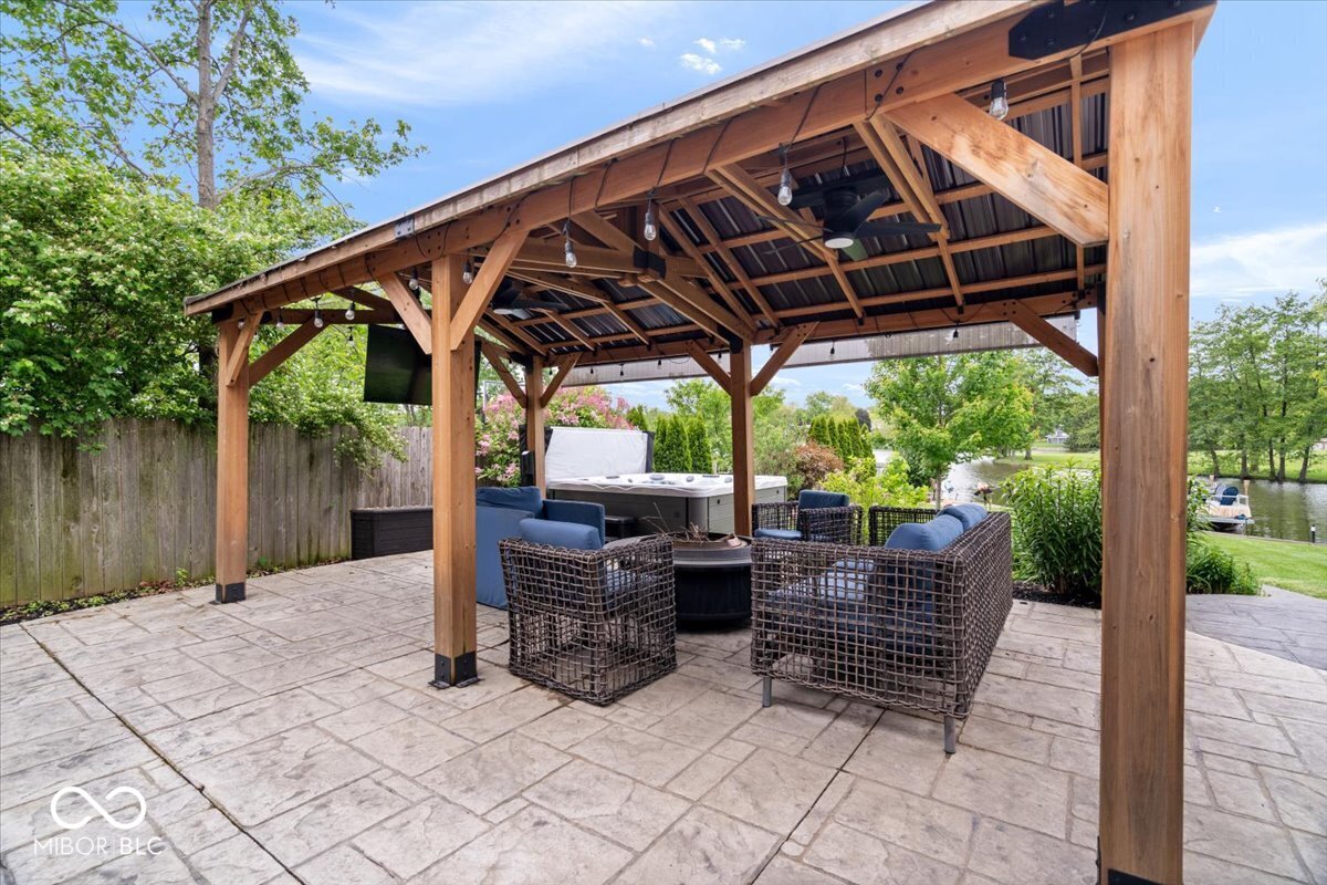 11416 E Lakeshore Drive