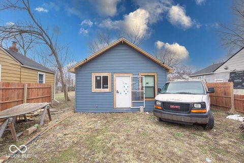 Photo of 2022 N Alton Avenue, Indianapolis, IN 46222 (MLS # 22081854)